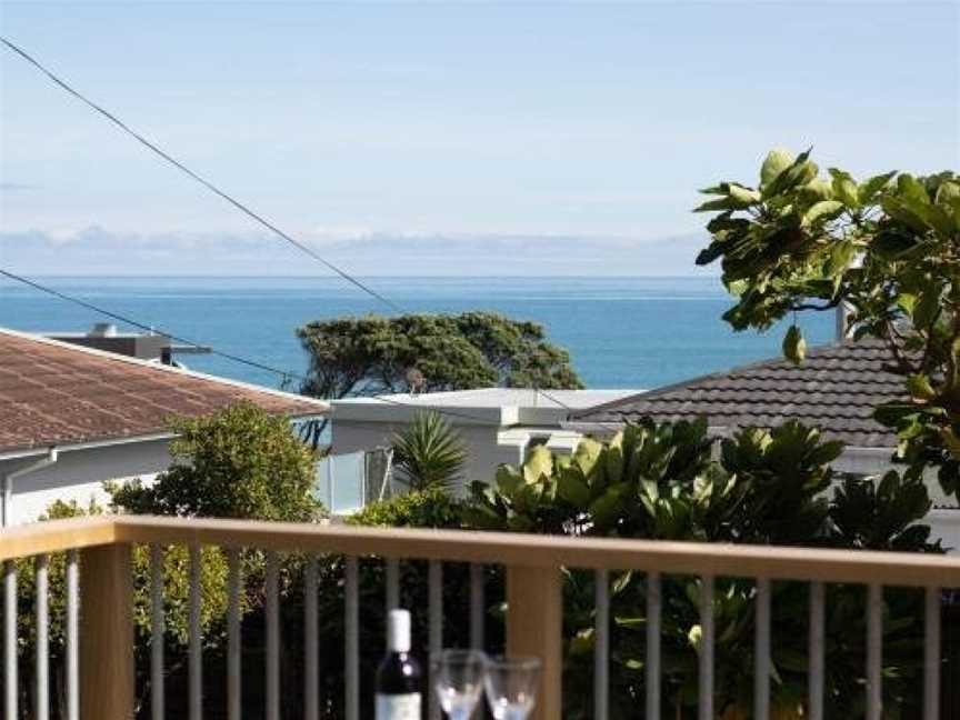 BLUE WATER COTTAGE - BY THE SEA, Ferndale, New Zealand