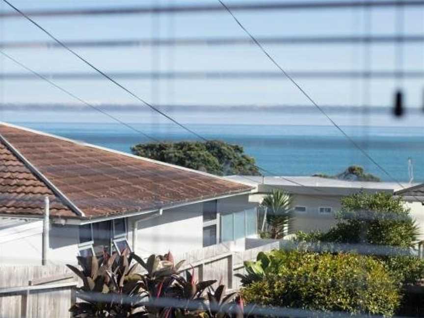 BLUE WATER COTTAGE - BY THE SEA, Ferndale, New Zealand