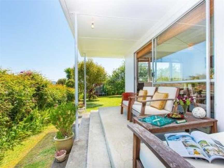 Lorenzen Bay Bungalow - Raglan Holiday Home, Raglan, New Zealand