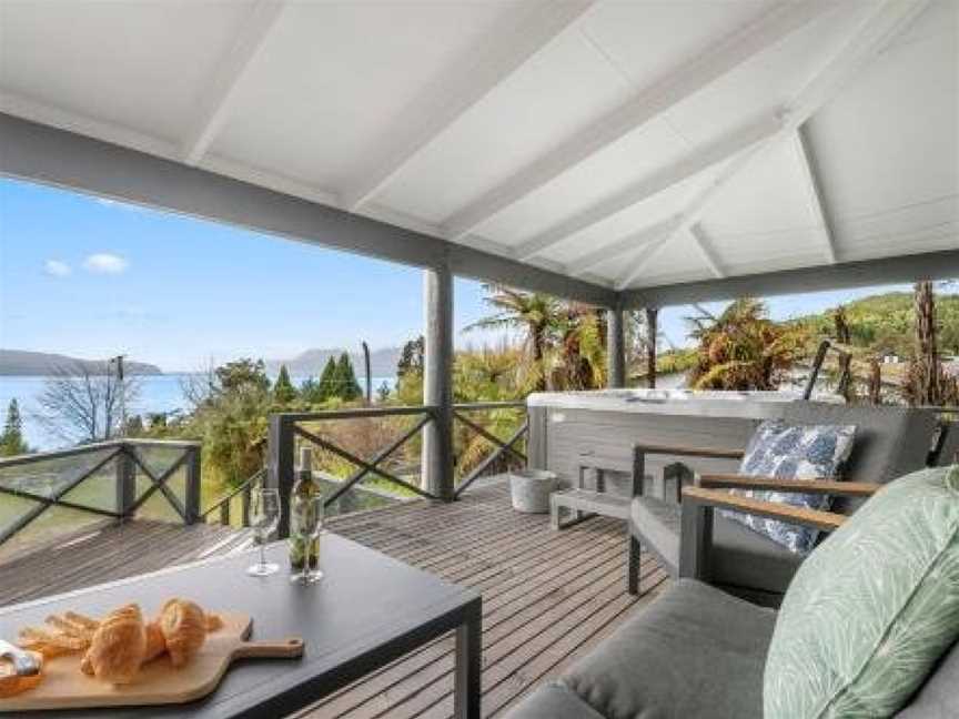 Splendour on Spencer - Lake Tarawera Holiday Home, Rotorua, New Zealand