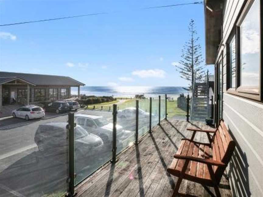 The White Haus - Waihi Beach Upstairs Holiday Unit, Waihi Beach, New Zealand