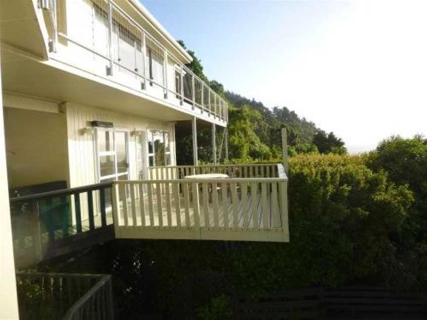 Breakaway at York Bay, Homedale, New Zealand