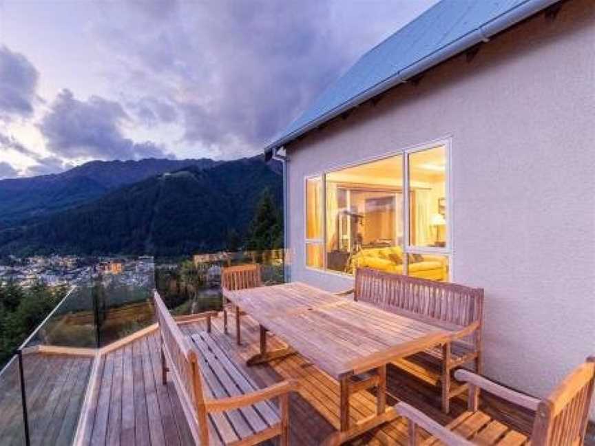 Nyumbani - Elevated Lake and Mountain Views, Argyle Hill, New Zealand