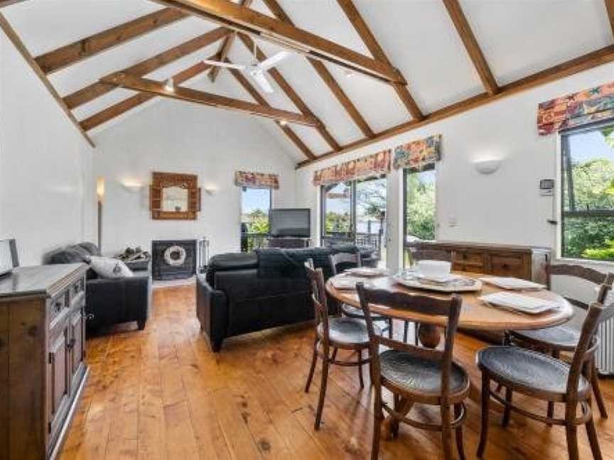 Waimea Cottage - Waikanae Holiday Home, Paraparaumu, New Zealand