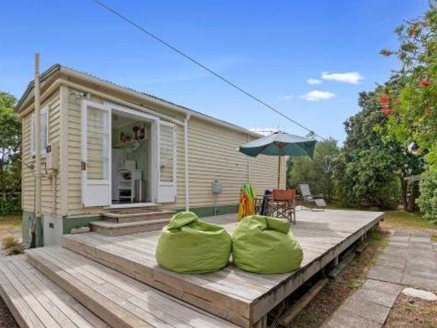 The Classic Kiwi - Ruakaka Holiday Home, Ruakaka, New Zealand