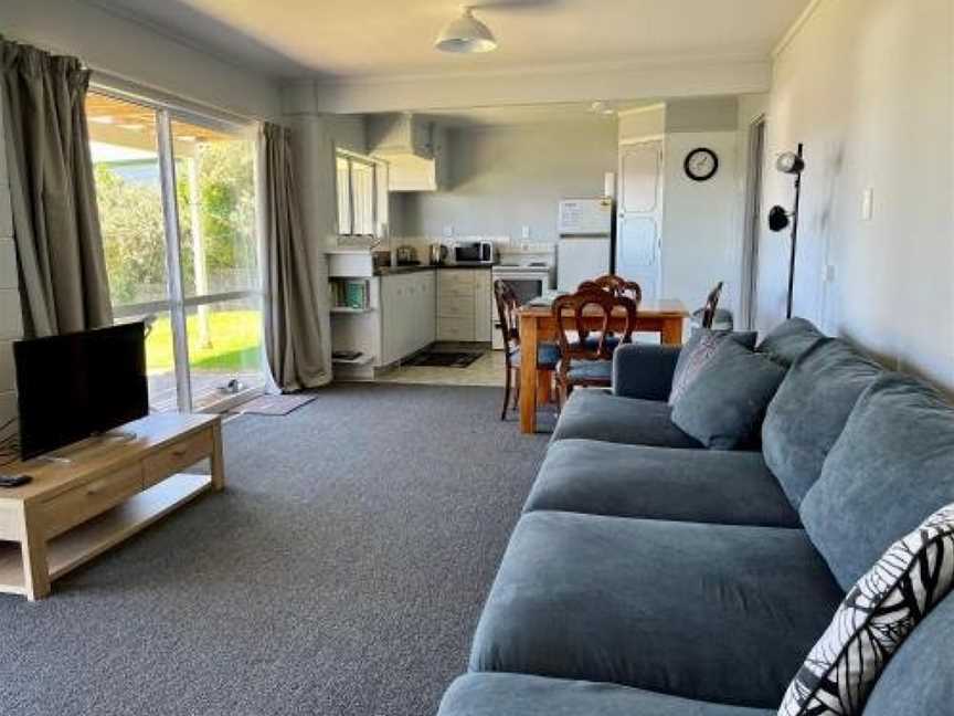 Prime Location - Gilmour Getaway, Raglan, New Zealand