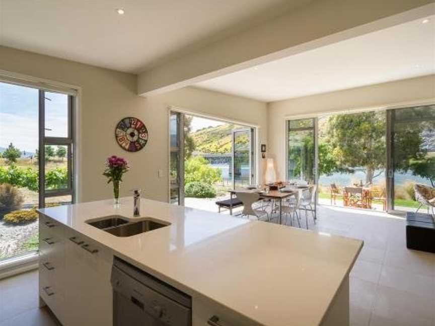 Sunhaven Lakeside - Cromwell Holiday Home, Cromwell, New Zealand