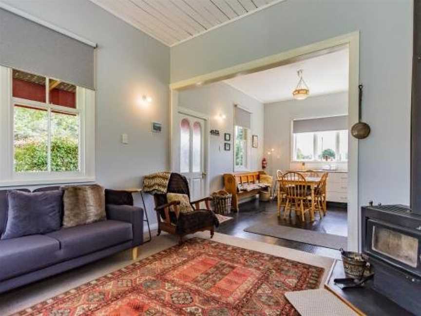 The Red Rooster Cottage - Raurimu Holiday Home, Whanganui National Park, New Zealand