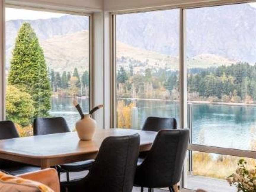 Ruru Retreat Lake Views Warm Fire Walk To Town, Argyle Hill, New Zealand