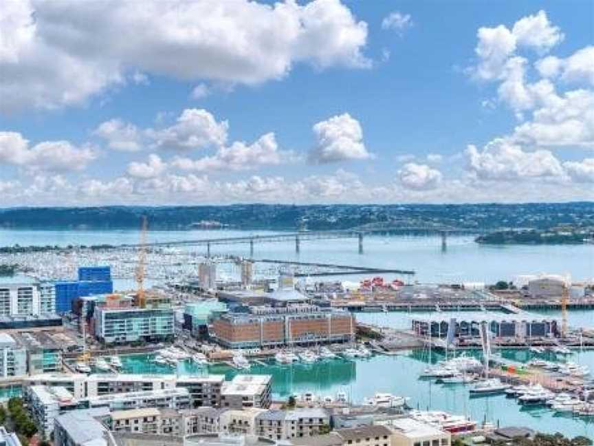 Magnificent SkyTower, Sea, Habour View in CBD, Eden Terrace, New Zealand