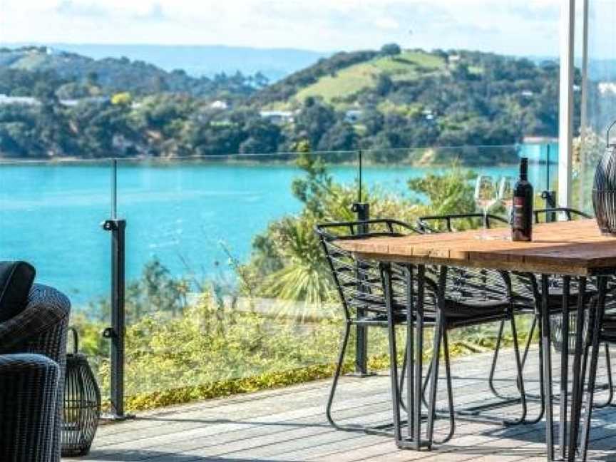 Bay Views on Burrell - close to Surfdale Beach, Waiheke Island (Suburb), New Zealand