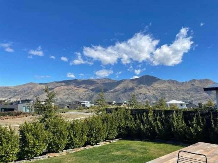 Minaret Ridge - Sleeps 8 - Mountain Views, Wanaka, New Zealand