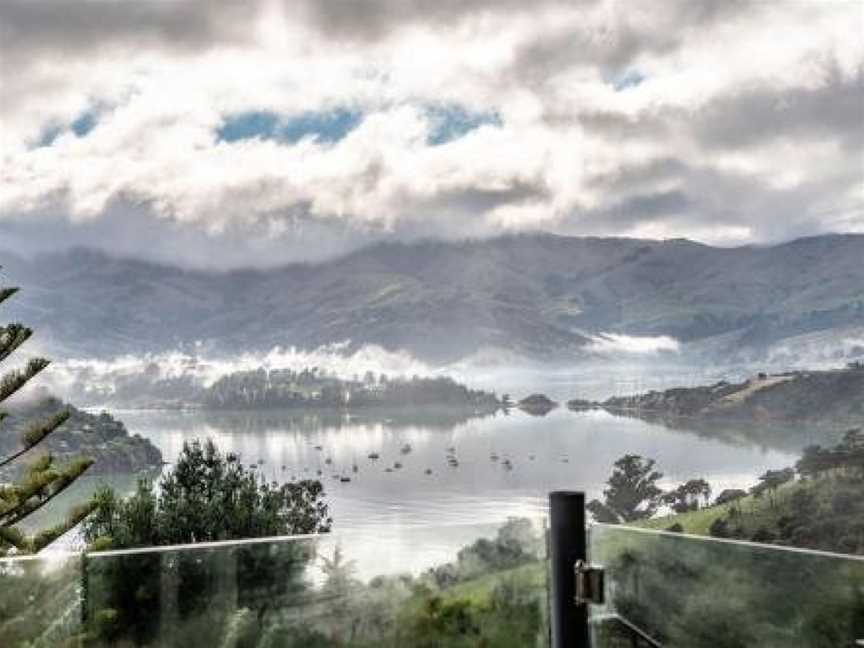 The Grandstand - French Farm Holiday Home, Akaroa, New Zealand