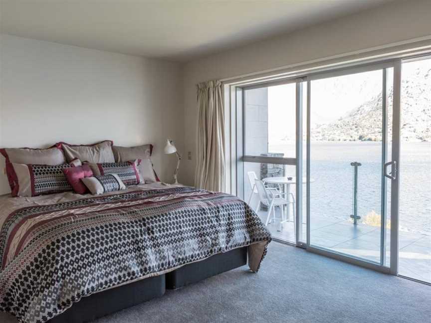 Luxury Lakefront Villa Queenstown, Argyle Hill, New Zealand