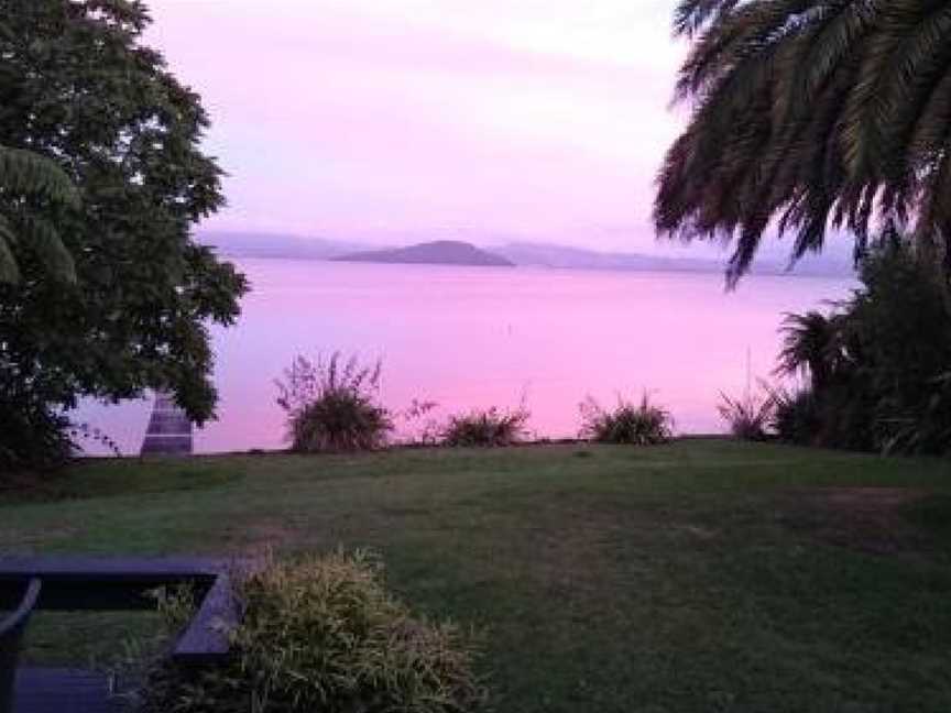 Lake Haven - Lake Edge, Rotorua, New Zealand