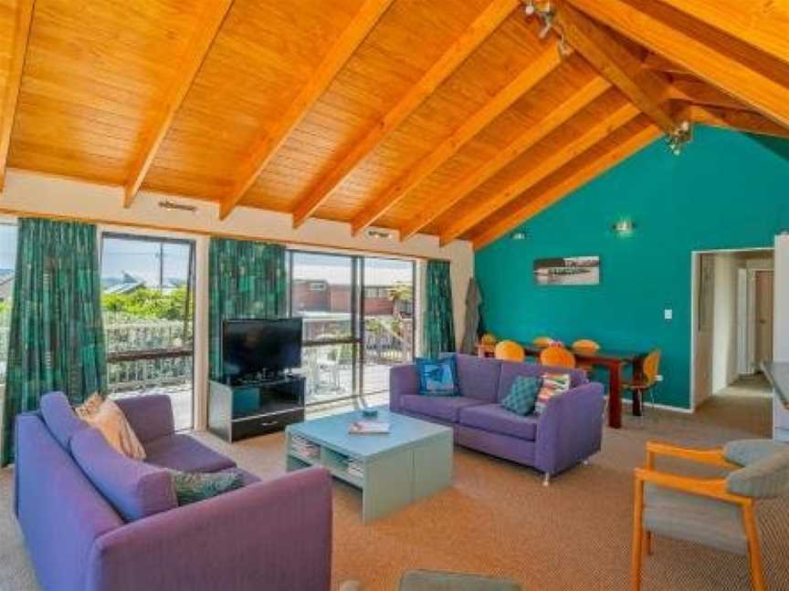 Coastal Quarters - Cooks Beach Holiday Home, Hahei, New Zealand