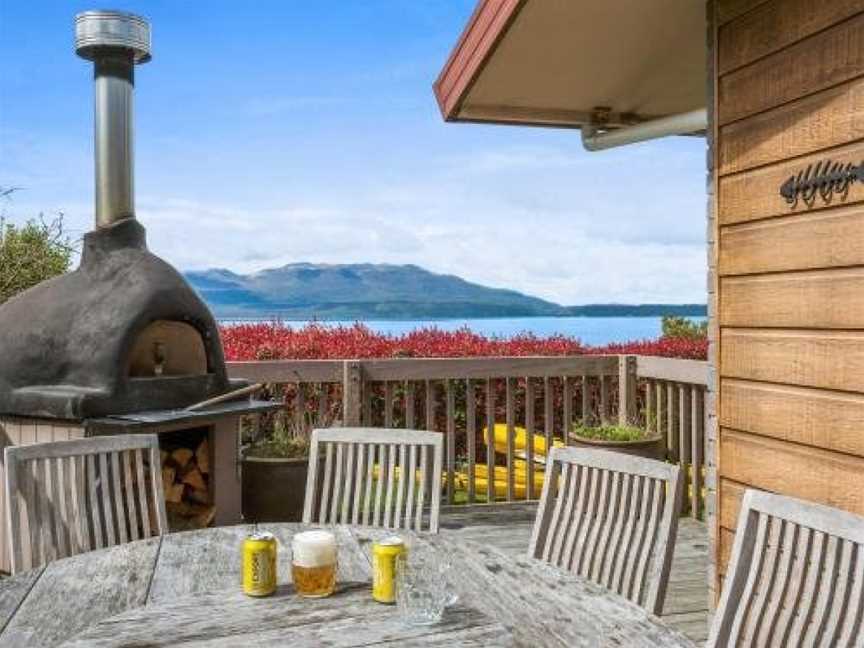 Lakeside Escape - Lake Tarawera Holiday Home, Rotorua, New Zealand