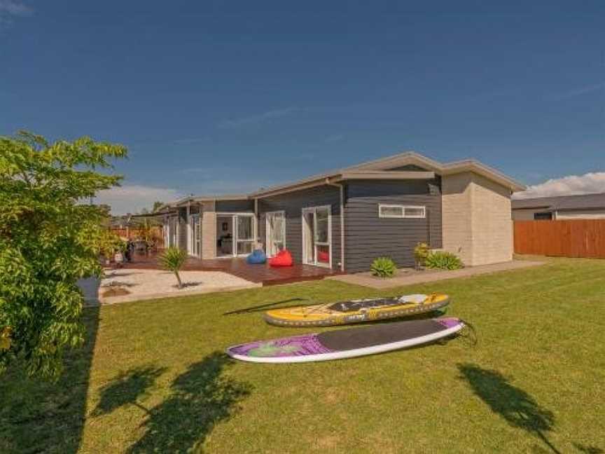 Modern Beach Pad - Whitianga Holiday Home, Whitianga, New Zealand