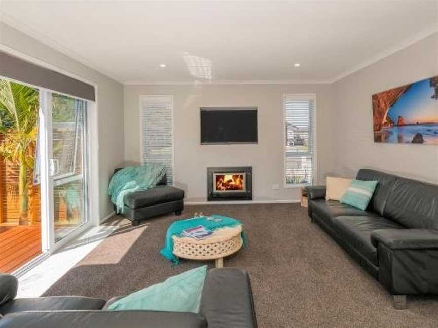 Modern Beach Pad - Whitianga Holiday Home, Whitianga, New Zealand