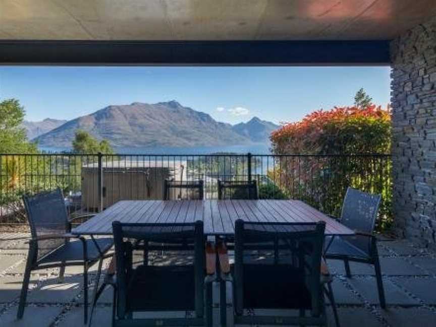 Queenscliff Villa - outstanding views and close to town, Argyle Hill, New Zealand