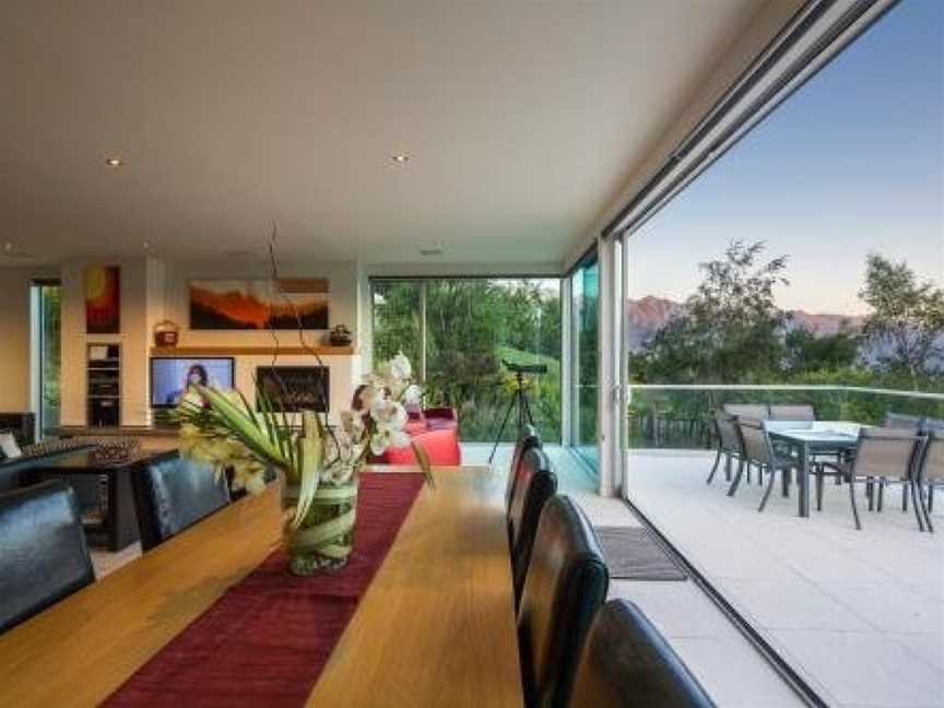 Queenscliff Villa - outstanding views and close to town, Argyle Hill, New Zealand