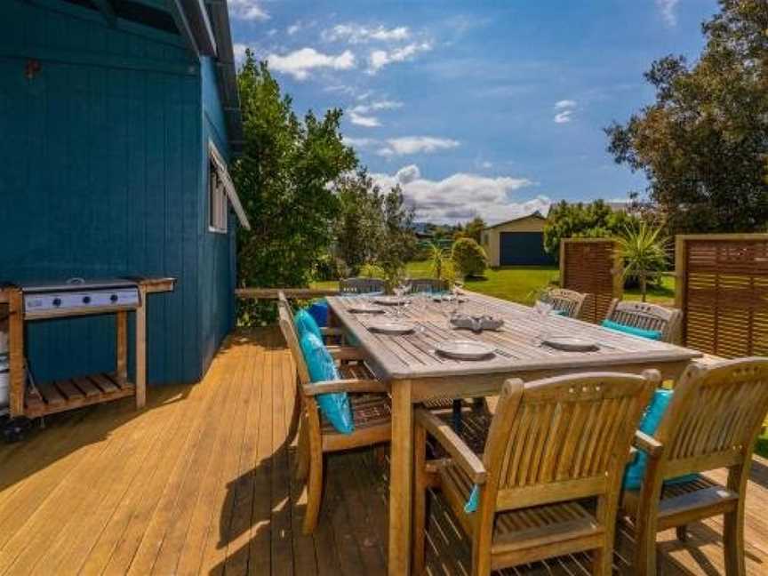 Bahama Blue - Matarangi Holiday Home, Matarangi, New Zealand