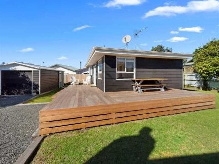 The Black Bach - Mt Maunganui Holiday Home, Tauranga (Suburb), New Zealand