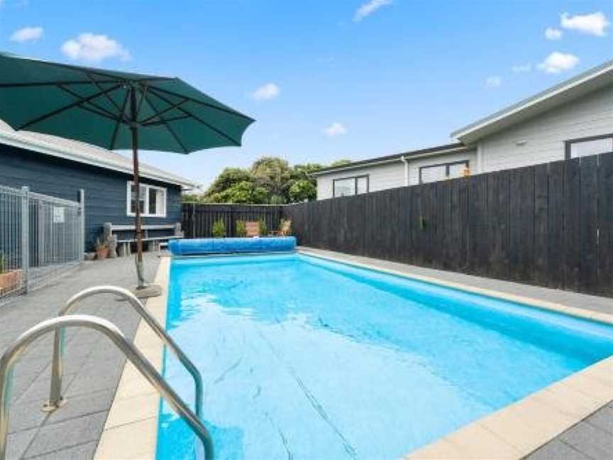 Bare Feet Retreat - Waikanae Beach Holiday Home, Waikanae, New Zealand