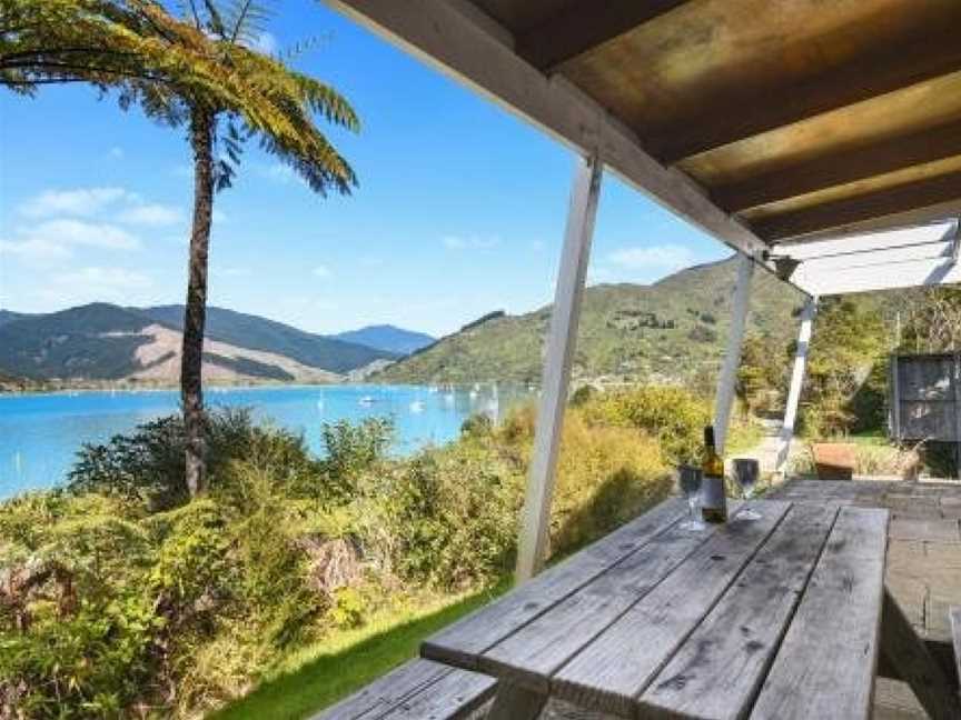 Scenic Serenity - Anakiwa Holiday Home, New Zealand