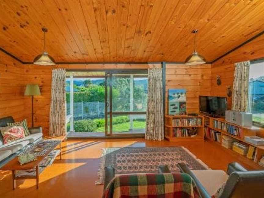 Retro Revival - Pauanui Holiday Home, Pauanui, New Zealand