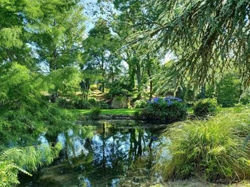 Rose & Stream Retreat, Rangiora, New Zealand