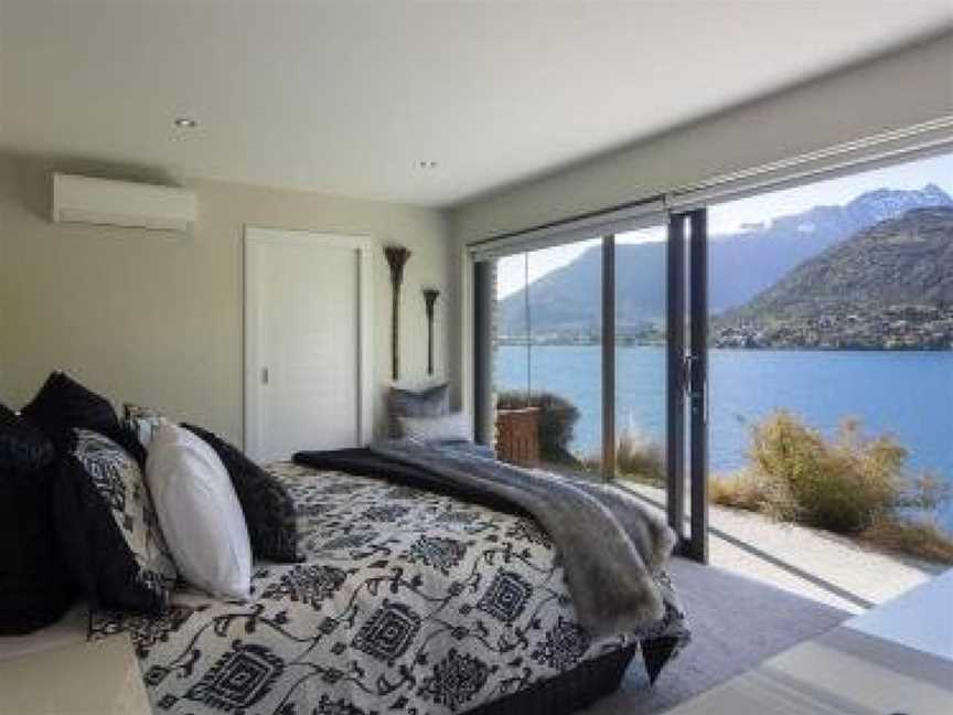 Kohanga Luxury Lakeside Villa by Amazing Accom, Argyle Hill, New Zealand