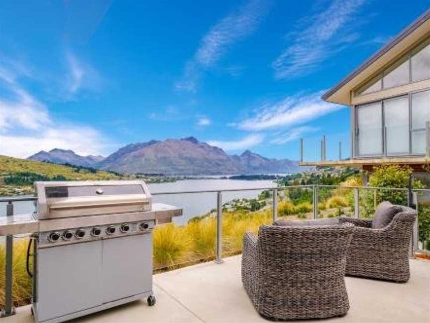 Queenstown Lake Views - Downstairs Apartment, Argyle Hill, New Zealand