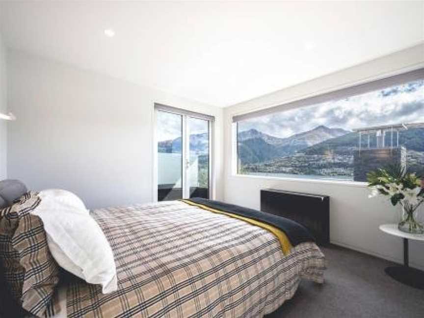 Shimmerlake, views and luxury in Kelvin Heights, Argyle Hill, New Zealand