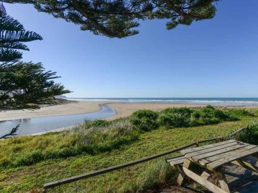 Waipuka - Ocean Beach Holiday Home, Te Awanga, New Zealand