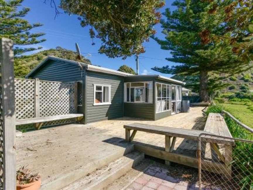 Waipuka - Ocean Beach Holiday Home, Te Awanga, New Zealand