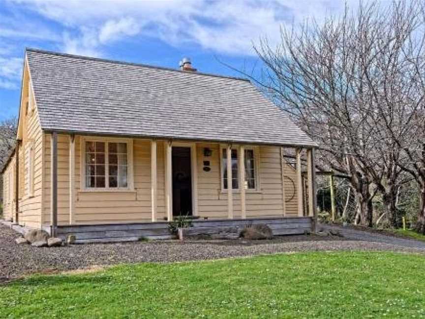 Historic Pavitt Cottage - Robinsons Bay Holiday Home, Akaroa, New Zealand