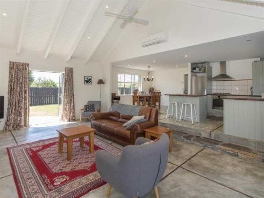 Modern Cottage Charm - Albert Town Holiday Home Only 5 Minutes From Wanaka, Wanaka, New Zealand