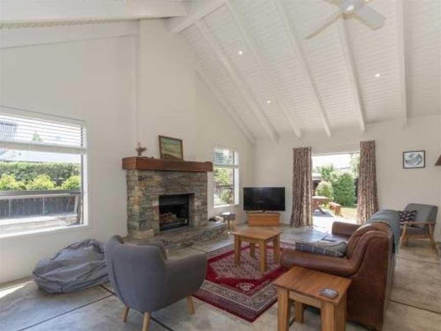 Modern Cottage Charm - Albert Town Holiday Home Only 5 Minutes From Wanaka, Wanaka, New Zealand