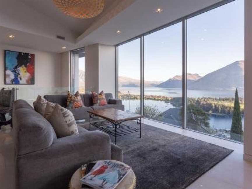 Views on Edinburgh, a Relax it's Done luxury holiday home, Argyle Hill, New Zealand