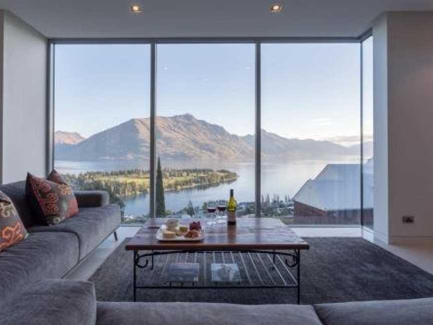 Views on Edinburgh, a Relax it's Done luxury holiday home, Argyle Hill, New Zealand