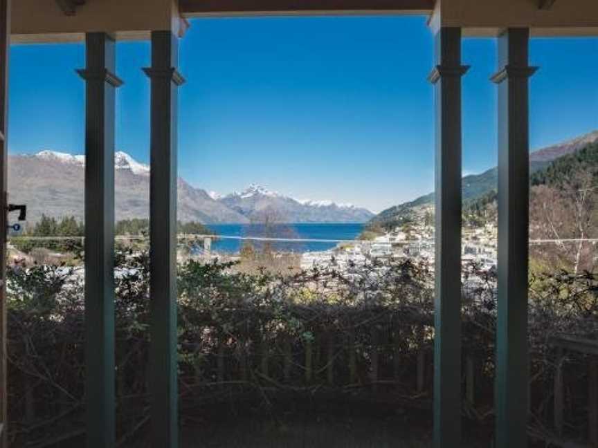 McAlister House - Queenstown Holiday Home, Argyle Hill, New Zealand