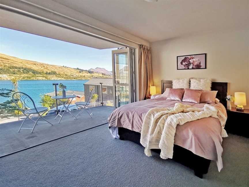 Lakefront Getaway, Argyle Hill, New Zealand