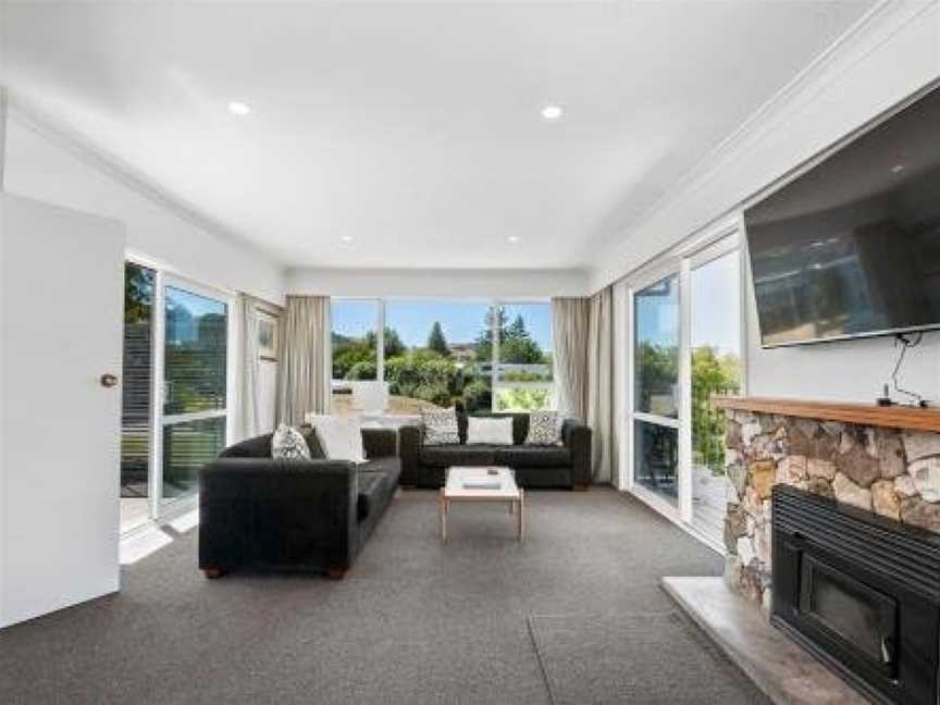 Taupo Treasure - Acacia Bay Holiday Home, Taupo, New Zealand