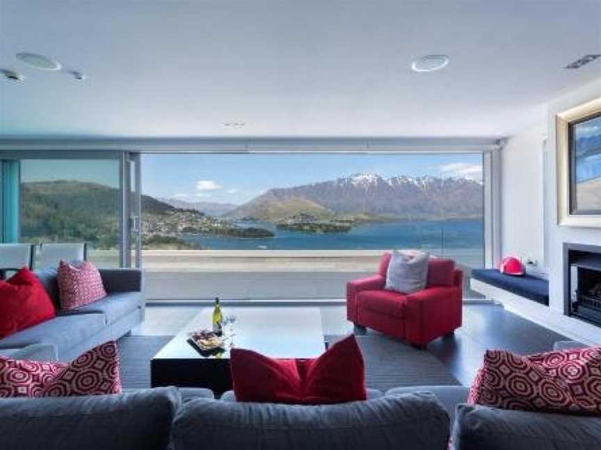 Lordons Penthouse Hot tub Lake Views BBQ, Argyle Hill, New Zealand