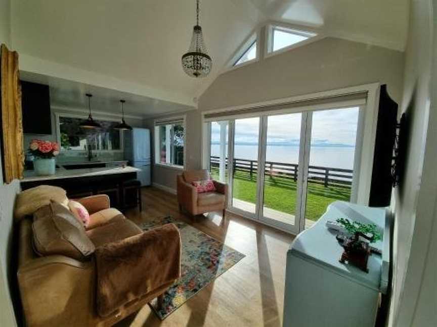 Red Rock Cottage, beachfront luxury, Awhitu, New Zealand