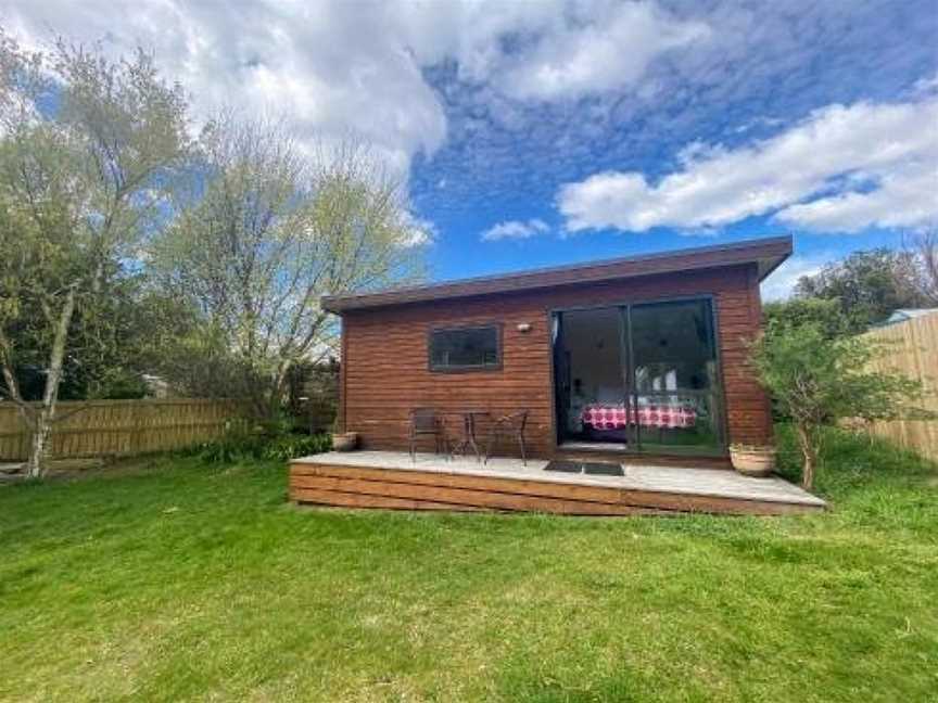 Delightful Lake Hawea Cabin with Mountain Views, Lake Hawea, New Zealand