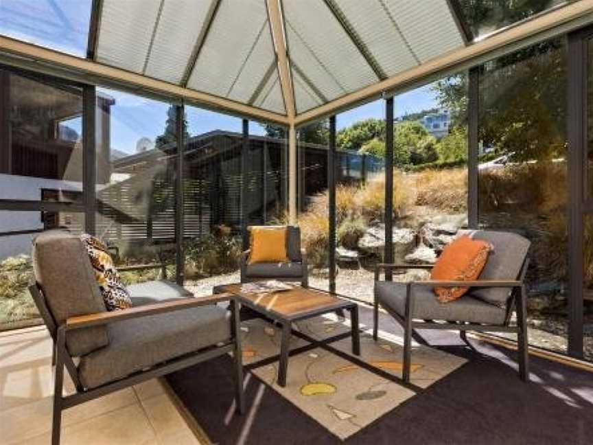 Sun-filled on Wakatipu - New Queenstown Listing, Argyle Hill, New Zealand