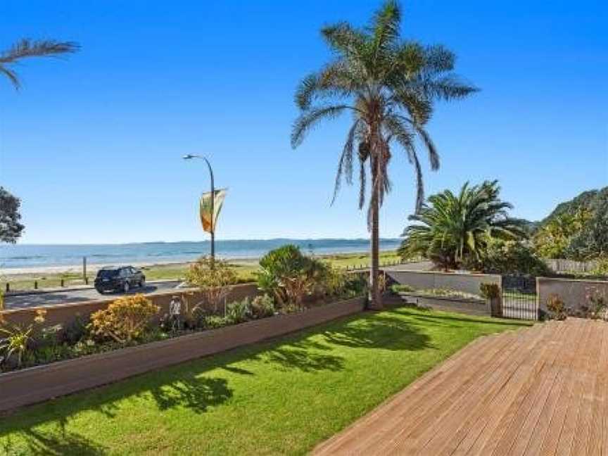 The Lights House - Beachfront Ohope Holiday Home, Red Hill, New Zealand