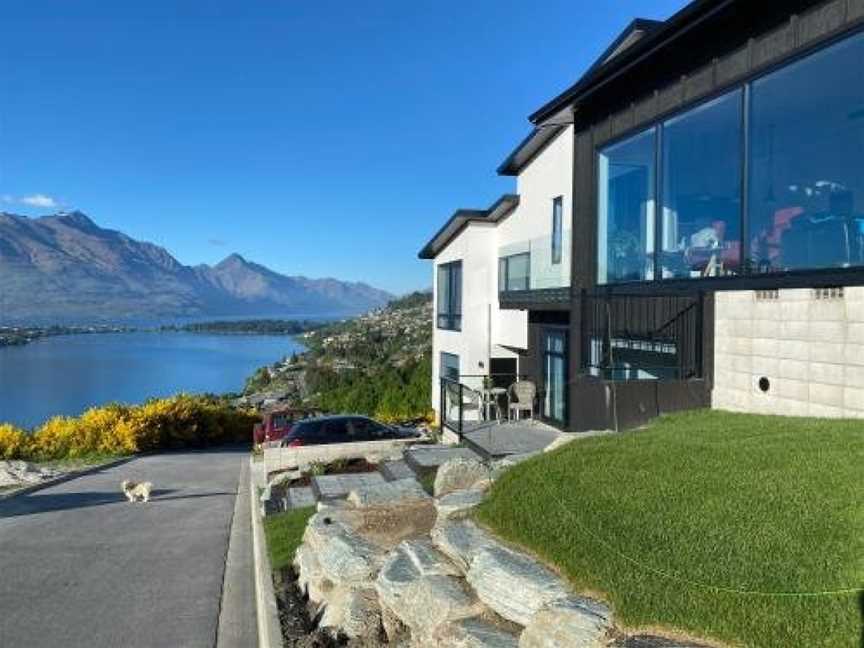 Private unit with stunning lake views, Argyle Hill, New Zealand